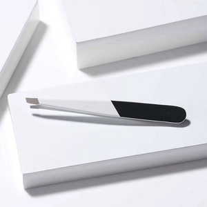 Pinzas de Precisión para Cejas, Inclinadas y Puntiagudas, de Acero Inoxidable, Ligeras, Ecológicas y de Lujo - Product Image 4