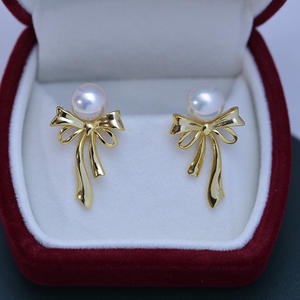 Boucles d'oreilles en argent S925 avec perles rondes blanches d'eau douce de 8 à 9 mm, lumière intense, sans défaut, élégantes et tendance - Product Image 1