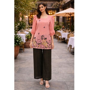 Collection élégante et haut de gamme d'ensembles coordonnés pour femmes, couleur pêche, manches courtes, disponible à prix avantageux pour le bureau et les soirées. - Product Image 1