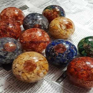 Venta al por mayor de ágata natural, orgonita, Bola de esfera de energía, chips de piedra natural, cristales, piedra lunar arcoíris, grabado a granel - Product Image 3