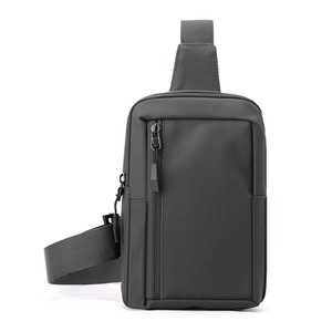 Bolso cruzado de pecho para hombre, bandolera de negocios para viajes al aire libre y senderismo - Product Image 1