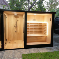 Sauna extérieur moderne de grande taille, design intérieur-extérieur, combinaison sauna-douche en bois