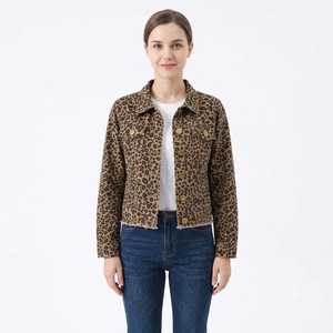 Chaqueta de pana con estampado de leopardo personalizada al por mayor para mujer, abrigo corto de invierno con dobladillo deshilachado, fabricante OEM - Product Image 1