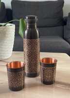 Bouteille d'eau vintage en cuivre avec couvercle et tasses assorties, vaisselle de voyage portable, motif gravé