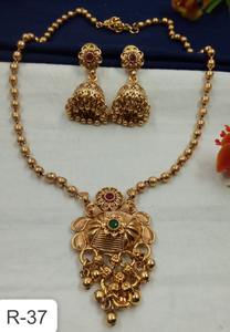 Parure de bijoux élégante et durable en laiton plaqué or de style sud-asiatique pour femme, collier géométrique et boucles d'oreilles stylées, idéale pour mariage et fiançailles - Product Image 2