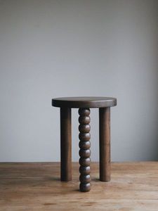 Mesa Auxiliar de Madera con Acabado Liso que Mejora la Estética de la Habitación con una Textura de Superficie Elegante - Product Image 2