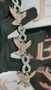 Pulsera de Plata de Ley 925 con Incrustaciones de Moissanita de Alta Calidad, Diseño Elegante con Símbolo de Infinito, Cadena Cubana, Joyería para Ella - Product Image 2