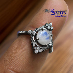 Bague en argent sterling 925 de style vintage avec pierre de lune naturelle ronde et accents de zircon cubique, bague de fiançailles pour femmes - Product Image 4