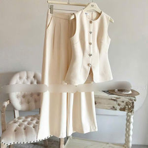 Conjunto de dos piezas de verano para mujer, ropa cómoda, natural, a la moda, lavable, con empaque personalizado del fabricante de Vietnam. - Product Image 3