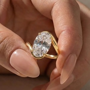 Anillo de Compromiso Solitario de Diseño Premium con Moissanita de 5.0Ct, Corte Ovalado, Chapado en Oro Blanco sobre Plata de Ley 925, Joyería para Mujer - Product Image 3
