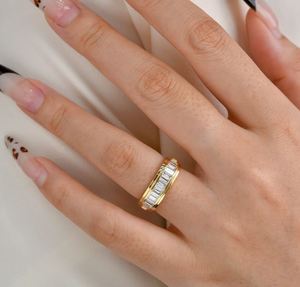 Anillo de Eternidad de Plata 925 con Moissanita, Corte Baguette, Engaste en Bisel, Moderno, Certificado IGI, Anillo de Boda Clásico Unisex - Product Image 3