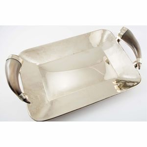 ถาดเสิร์ฟสแตนเลสคุณภาพสูงพร้อมดีเทลรูปทรงแตร ถาดโลหะสำหรับจัดเลี้ยง |   อุปกรณ์บนโต๊ะอาหารขายส่งสำหรับงานจัดเลี้ยงและร้านอาหารระดับพรีเมียม - Product Image 1