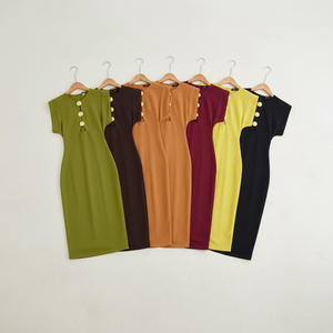 โรงงานผลิตชุดเดรสผู้หญิงถักนิตติ้งแบบสั้นสีพื้นสไตล์ลำลองสำหรับฤดูร้อน รับผลิตโลโก้ตามสั่ง ขายส่งจากบังกลาเทศ - Product Image 2