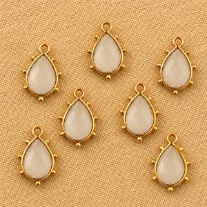Pendentif en pierre de lune blanche facettée en forme de poire, avec monture dorée, pour la fabrication de colliers, bracelets et boucles d'oreilles - Product Image 6