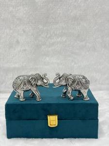 Par de elefantes con tallado fino y caja de regalo de lujo - Product Image 4