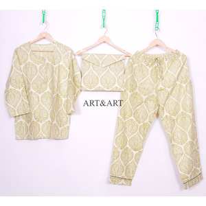 Conjunto de Pijama de Algodón con Estampado Floral, Elegante y de Alta Calidad para Mujer, Disponible en Diferentes Diseños, Superventas - Product Image 1