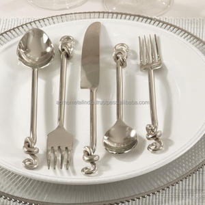 Ensemble de couverts en or faits à la main en acier inoxydable avec poignée en laiton parfait pour la vaisselle de cuisine et l'ensemble de vaisselle hôtelière - Product Image 2