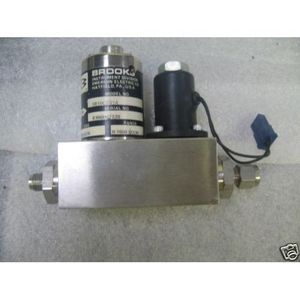 Contrôleur de débit de gaz Brooks modèle 5815C2G1A, O2 - Équipement et pièces semi-conductrices de renommée mondiale chez Trusted Global - Product Image 2