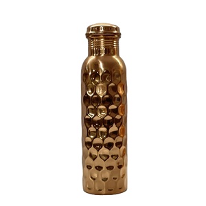 Botella de cobre de metal con diseño personalizado y estilo, precio bajo, antigua, elegante, hecha a mano, India, superventas, botella martillada de cobre - Product Image 1