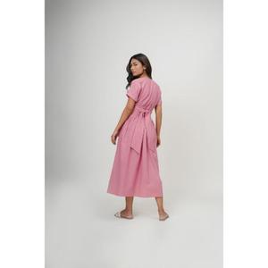 Vestido midi de lino rosa de alta calidad, corte en A, con cuello en V, manga corta, lazo cruzado y bolsillos, estilo sencillo y transpirable para verano, para mujer. - Product Image 4