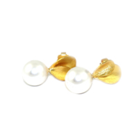 Boucles d'oreilles pendantes en laiton plaqué or 22 carats, design feuille, perle d'eau douce de forme goutte, design contemporain, pour femmes et filles, vente en gros
