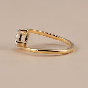 Anillo de banda cruzada con diamante redondo de 1.00 CT cultivado en laboratorio de primera calidad, oro amarillo de 14K, joyería de compromiso nupcial moderna para ella - Product Image 3