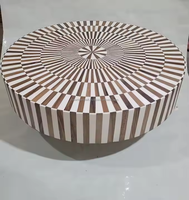 Table basse artisanale moderne en os incrusté, durable, personnalisable, design rond haut de gamme pour la décoration intérieure par Artisan Craft