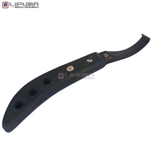 Couteau à sabots de cheval LIPUMA VORTEX, lame en acier noir avec poignée ergonomique à trou, aiguisée, multi-usages, pour l'entretien des sabots. - Product Image 1