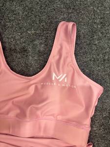 Conjunto de Yoga para Mujer, Diseño Sólido con Tirantes Cruzados, Top Corto sin Costuras de 2 Piezas, Leggings Largos de Cintura Alta, Ropa Deportiva de Primera Calidad para Gimnasio - Product Image 3