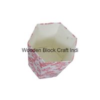 Poubelle décorative ouverte faite à la main en carton PP imprimé au bloc, avec enveloppe en tissu 100 % coton.