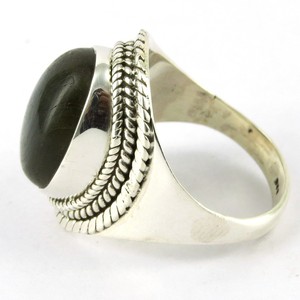 Anillo de Plata de Ley 925 con Labradorita en Forma Ovalada Clásica, Estilo Bohemio, Certificado por Terceros - Product Image 1