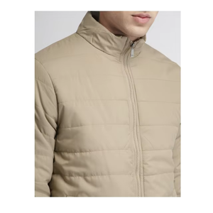 Veste matelassée légère pour homme, couleur beige kaki, col montant, fermeture éclair, manteau d'hiver, fabrication OEM, vêtements d'extérieur décontractés de qualité supérieure - Product Image 4