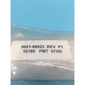 AMAT 0021-06923 แคลมป์, ฐาน, สายแก๊สแบบยืดหยุ่น DZ IHZ - อุปกรณ์และอะไหล่เซมิคอนดักเตอร์ระดับโลกที่เชื่อถือได้ - Product Image 1
