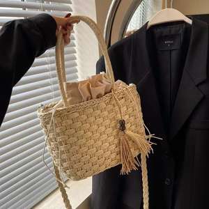 Nuevo Bolso de Moda para Dama con Estampado Animal Tejido a Crochet, Diseño Cuadrado Retro, Versátil para el Día a Día, con Cierre de Cremallera y Broche - Product Image 1