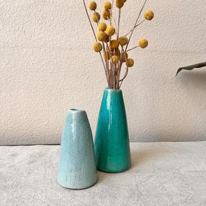 Vase décoratif en céramique artistique avec glaçure ombrée vert forêt, base texturée, pièce maîtresse moderne pour une décoration intérieure élégante - Product Image 4