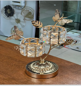 Portavelas decorativo con forma de pavo real dorado y un inserto de vidrio transparente. Centro de mesa radiante disponible a precios de mayorista. - Product Image 6