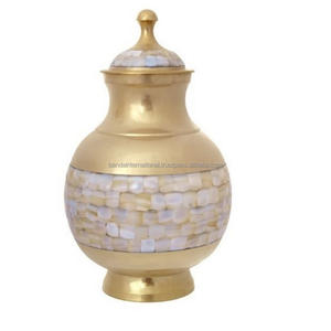 Urnas de cremación de latón clásicas y de alta calidad con diseño de corte de diamante, acabado en color dorado y negro para cenizas humanas - Product Image 6