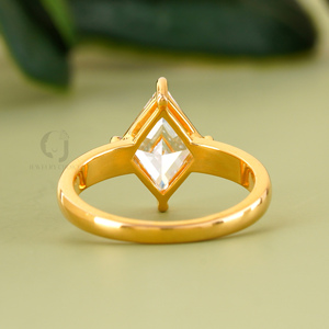 Anillo de compromiso de lujo con diamante cultivado en laboratorio en forma de cometa moderna, oro blanco de 14K, 2.06CT VVS VS EF, solitario geométrico. - Product Image 3