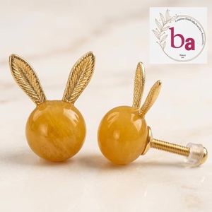 Poignée de meuble en résine Ba Resin Bunny, décoration contemporaine pour commode, installation facile - Product Image 1