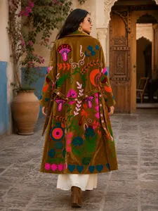 Chaqueta Larga de Terciopelo Bordado Marrón para Mujer, Diseño Floral, Estilo Bohemio, Cuello Camisero, Manga Larga, Ropa de Abrigo para Invierno - Product Image 4