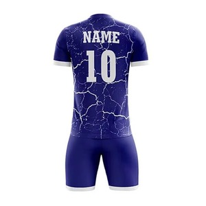 Ensemble d'uniformes de football conçu pour l'entraînement et les matchs, avec tissu respirant, contrôle de l'humidité et ajustement confortable pour tous les niveaux de jeu. - Product Image 3