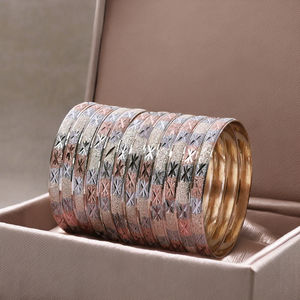 Brazaletes chapados en oro de 3 tonos al por mayor, brazaletes de latón de 3 tonos personalizados, brazaletes de joyería de moda, brazaletes de lujo rellenos de oro tricolor - Product Image 4