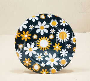 Base Redonda para Mesa de Acero Inoxidable con Diseño Floral de Margaritas Amarillas y Blancas Esmaltadas para Presentación en Comedor - Product Image 4