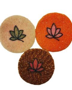 Belle idée de personnalisation à la mode broderie perlée Poinsettia 4 ensemble sous-verre pour décor de boisson en verre élégant par Hiba Enterprises - Product Image 3