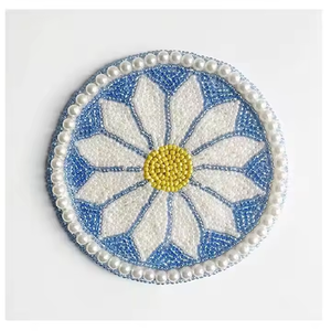 Posavasos Elegantes Hechos a Mano con Cuentas Florales, de Alta Calidad, Resistentes a los Arañazos, para Mesa de Comedor, Decoración de Mesa Estilo Boho - Product Image 1