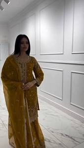 Conjunto de Kurti y Palazzo de Georgette Sintética de Lujo con Bordado Frontal Elaborado y Dupatta, Ropa Étnica Especial para Bodas para Mujer - Product Image 3