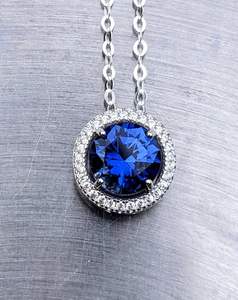 จี้แซฟไฟร์สีน้ำเงินทรงรัศมี สร้อยคอเงินแท้ชุบทอง 10K รับรองโดย IGI เครื่องประดับเจ้าสาวแฟชั่นสำหรับผู้หญิง ของขวัญสุดหรู - Product Image 4