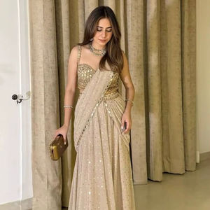 Fertig konfektionierter Lehenga Saree aus Faux-Georgette mit Faden- und Paillettenverzierung, mit ausgefallener Latkan-Bordüre und Choli - Product Image 1