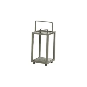 Candelabro Dorado para Oficina Ejecutiva, Elegante Colección de Decoración de Lujo para el Hogar, Portavelas Decorativo Hecho a Mano, Exclusivo y Premium - Product Image 1