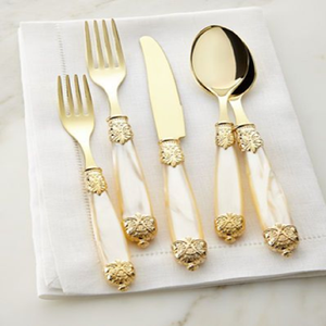 Magnifiques couverts en argent avec un motif celtique tressé complexe sur les poignées, pour les maisons modernes. Disponibles à prix de gros. - Product Image 3